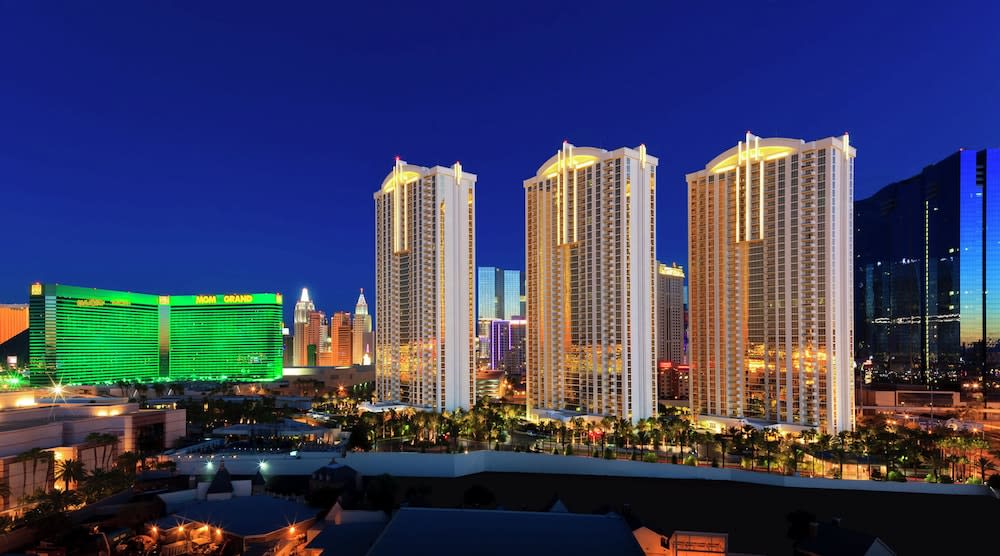 Jet Luxury at The Signature Condo Hotel 1