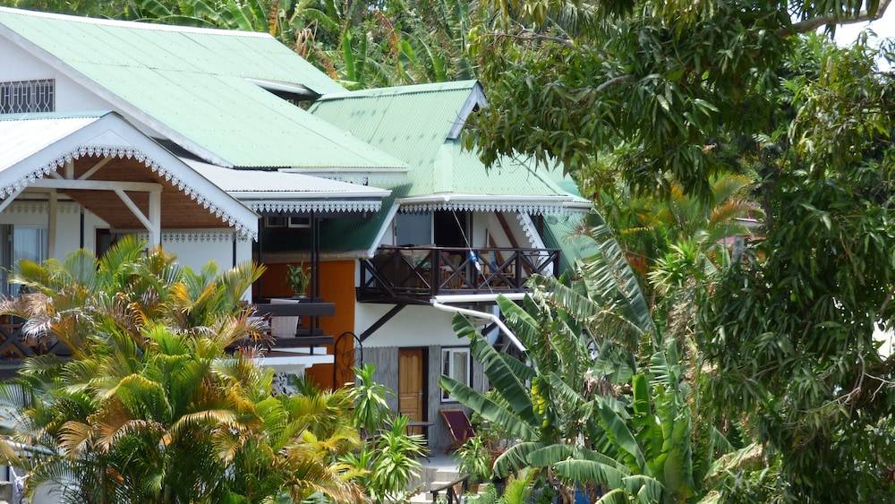 CHEZ LORNA 3 nights or plus 1