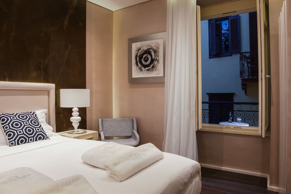 Consolato Boutique 1