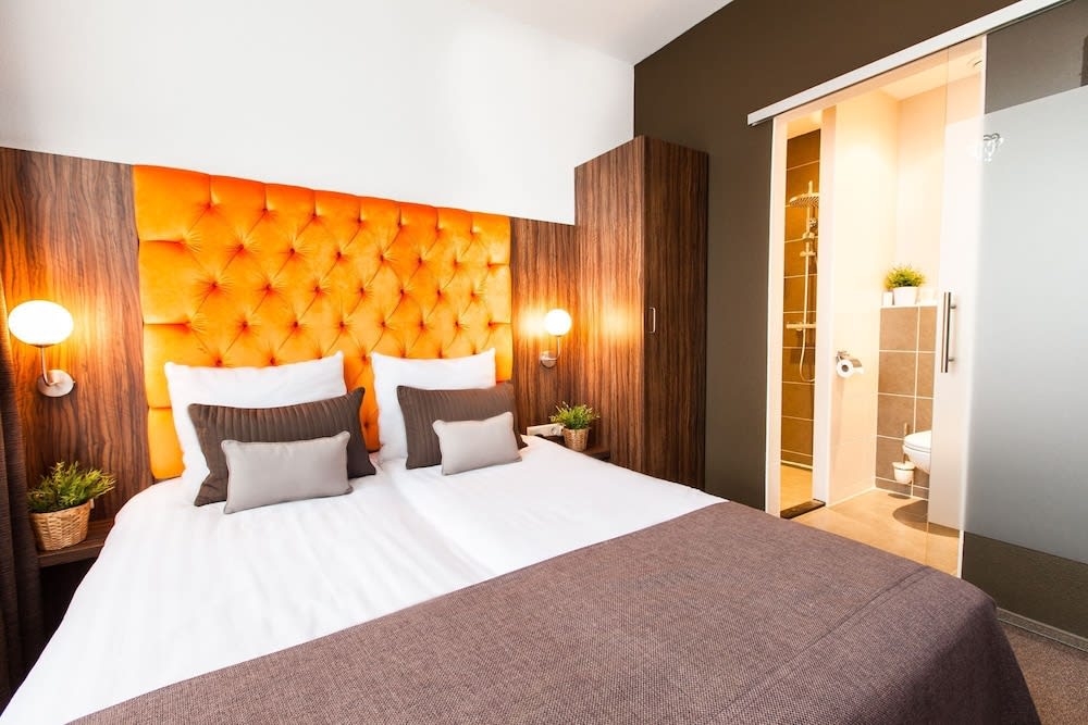 Hotel La Reine 2