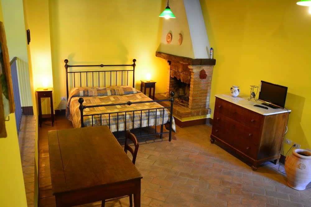Agriturismo Casale Poggio Colpiccione 2