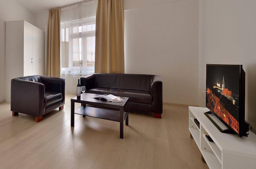 SELF CHECK-IN APARTMENTS BY AMBIENTE 2
