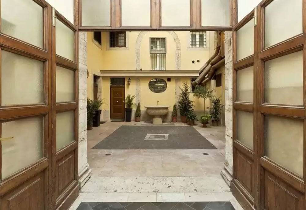Navona Stay 1
