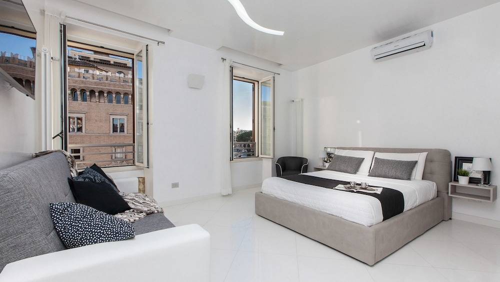 Piazza Venezia White Apartments 1