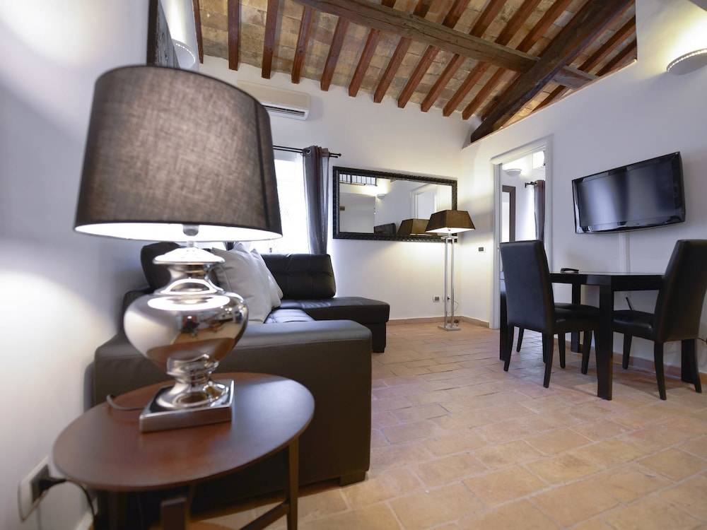 Ibernesi 1 Apartment 1