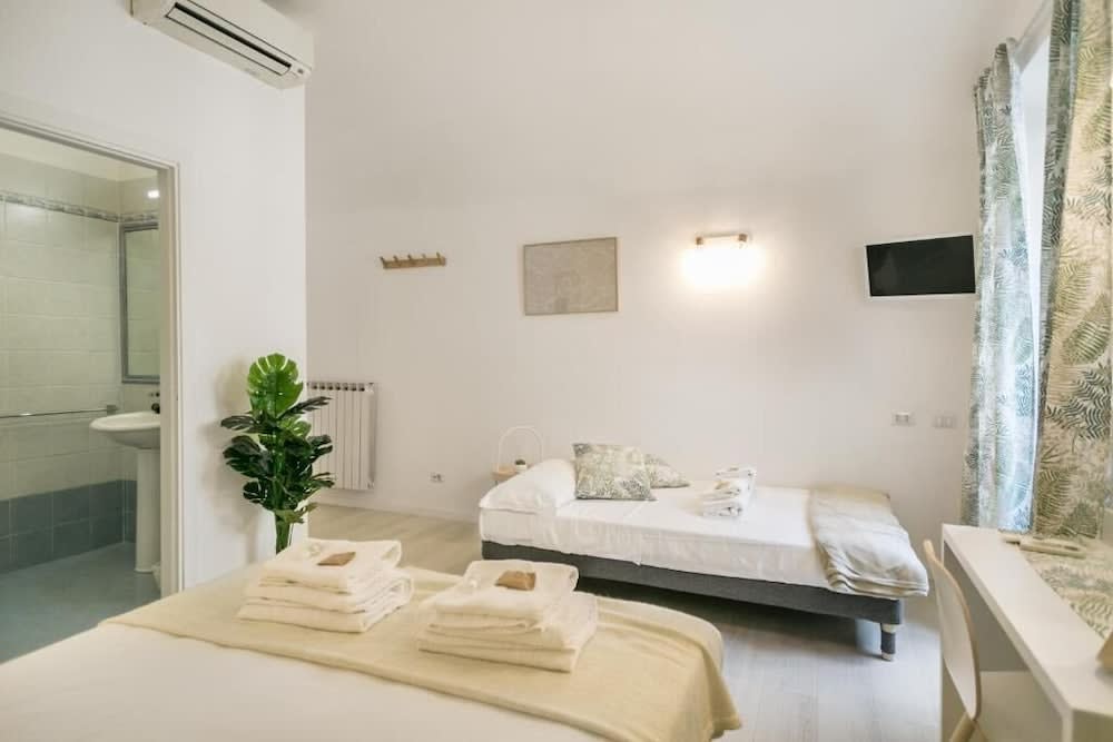 White Candia Guesthouse 2