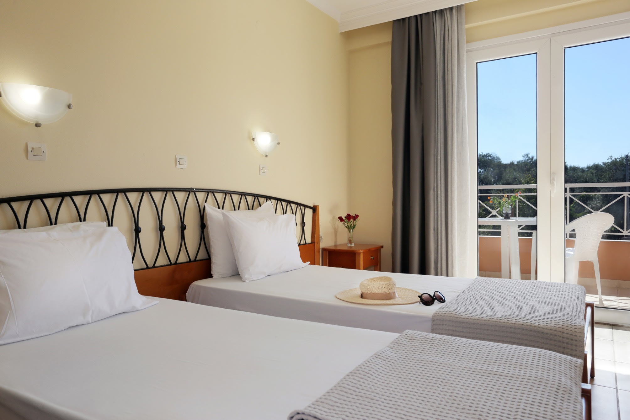 Kavos Plaza Hotel 2
