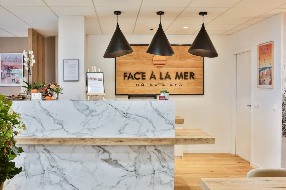 Hôtel & Spa FACE À LA MER 2