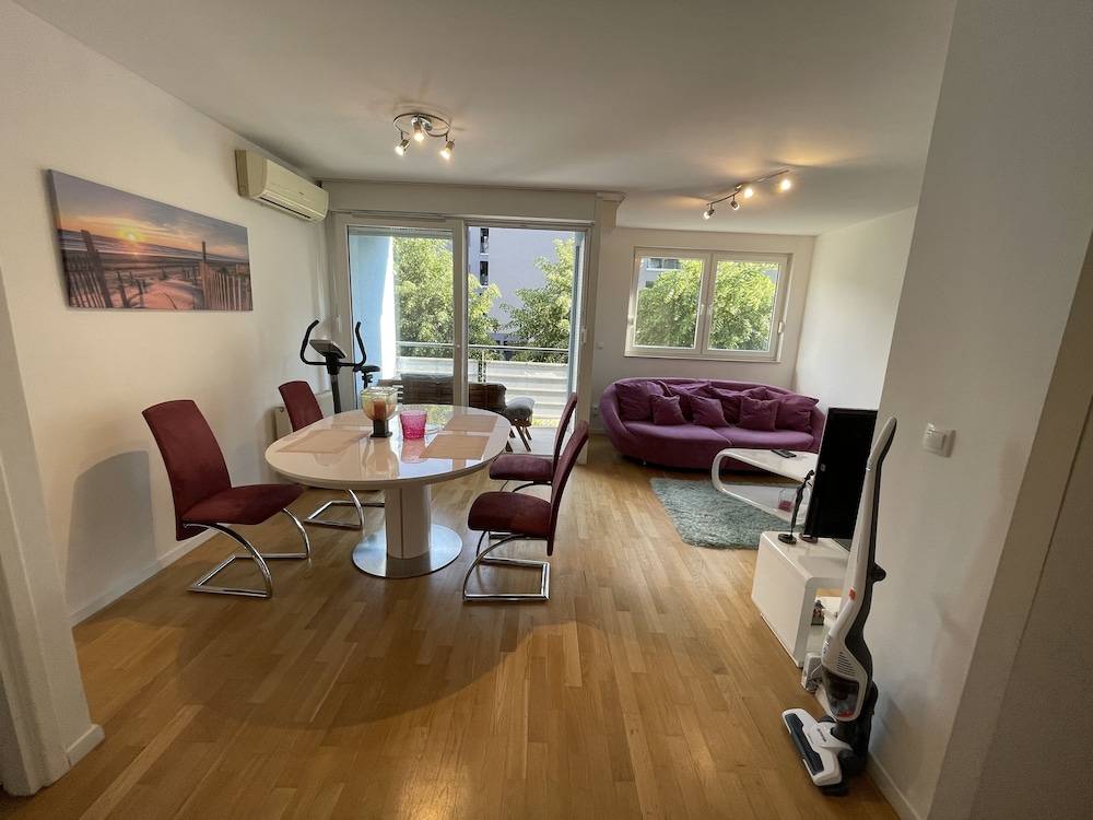 Large Modern 75m2 Flat and Free Parking 1