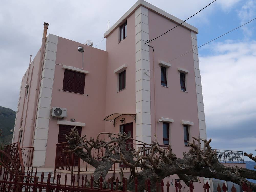 ALONI cottage 1