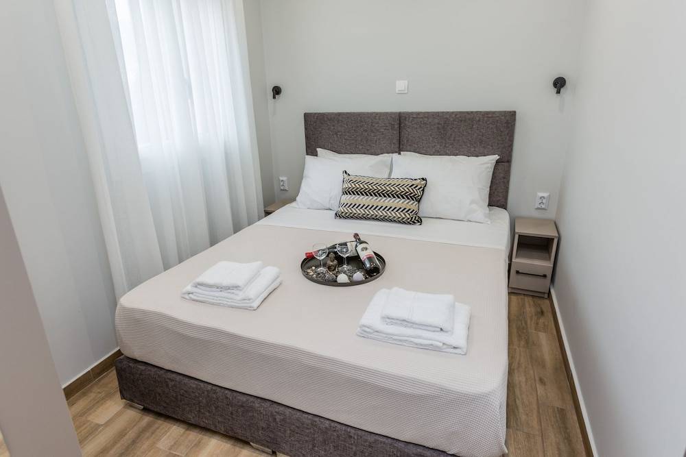 Raise Athens Metro Apartments 1