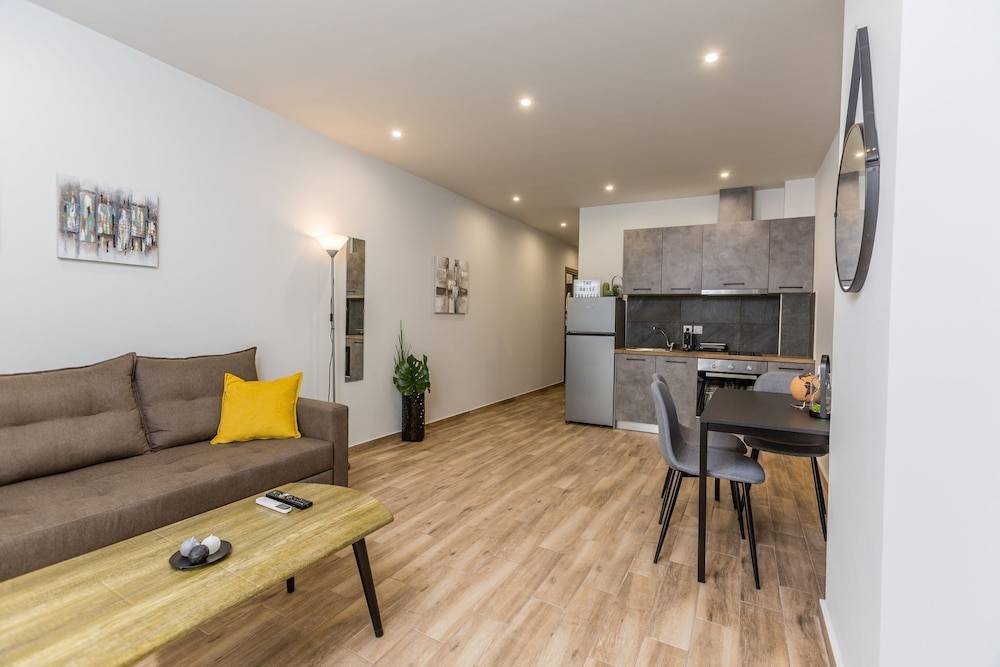 Raise Athens Metro Apartments 2