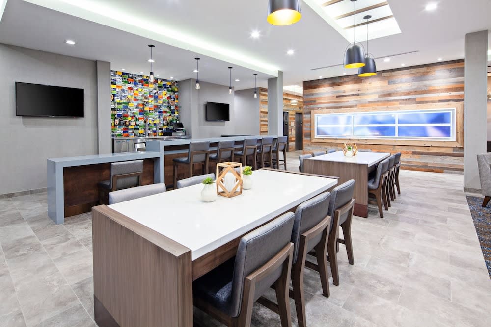 SpringHill Suites by Marriott Escondido Downtown 2