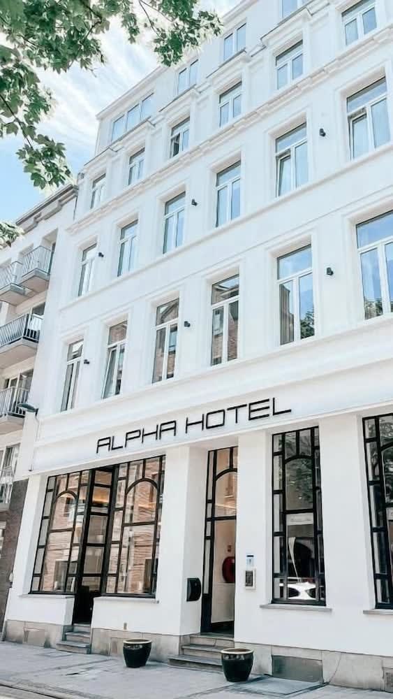 Alpha Hotel 1