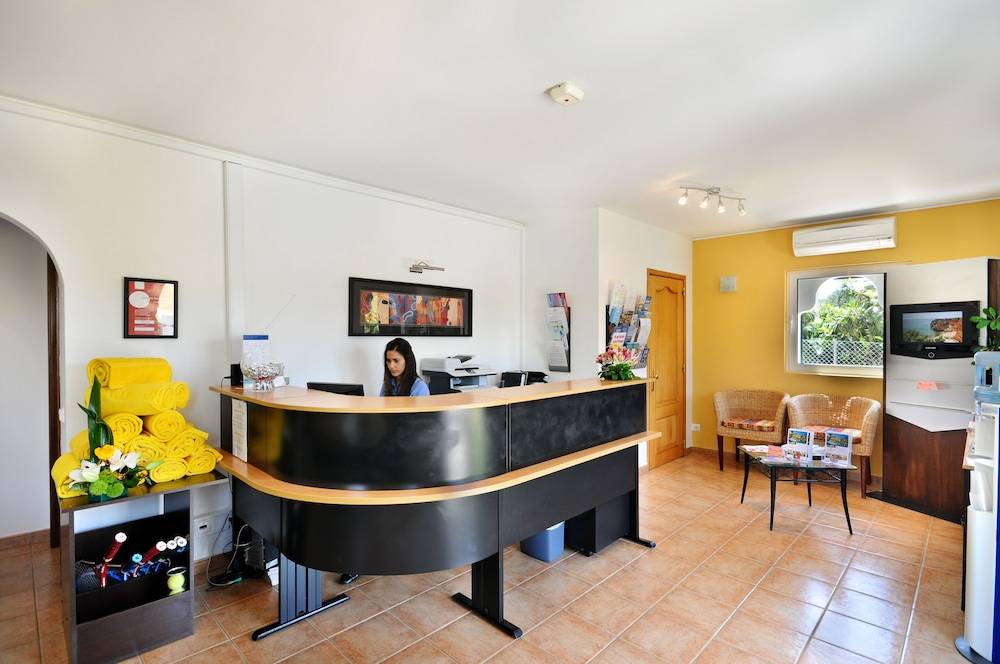 Jardim Da Meia Praia Hotel 2