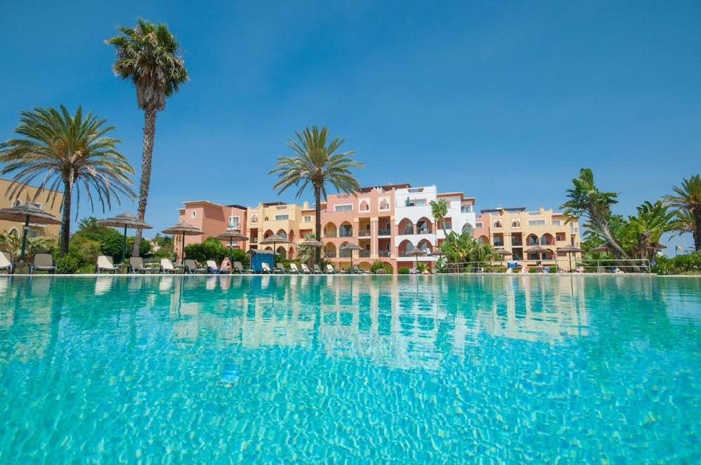 Jardim Da Meia Praia Hotel 1