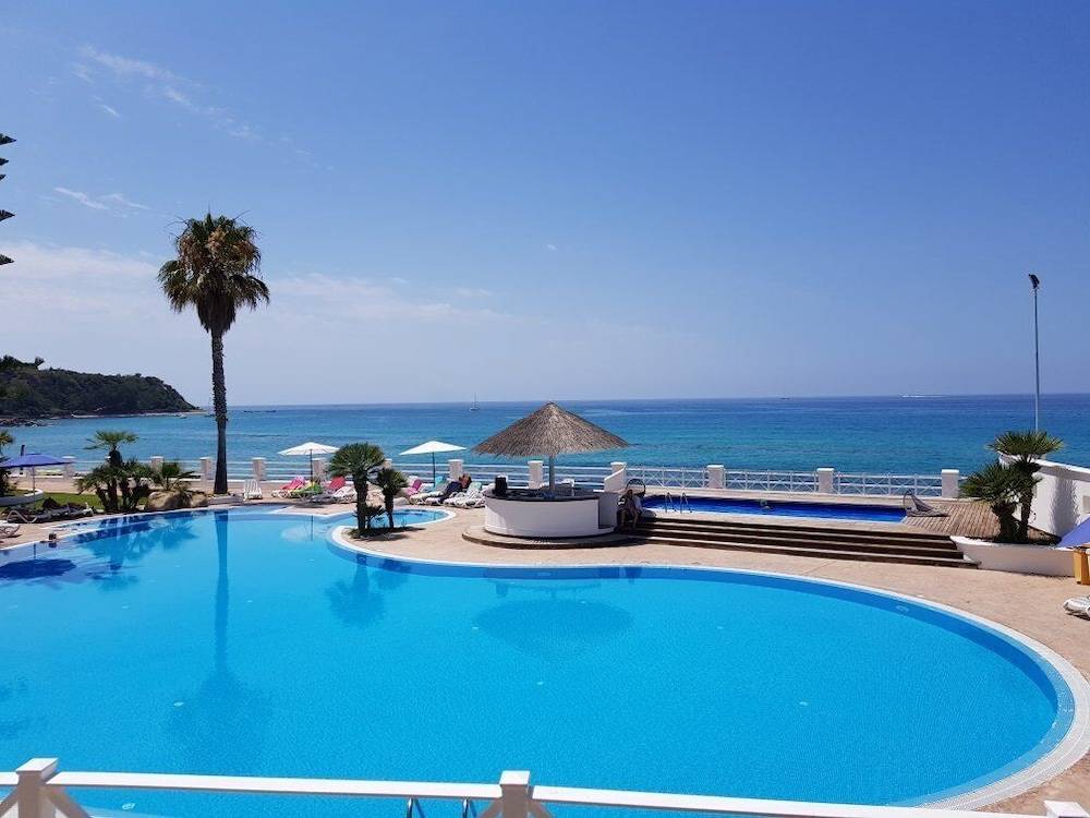 Cala Petrosa Resort 1