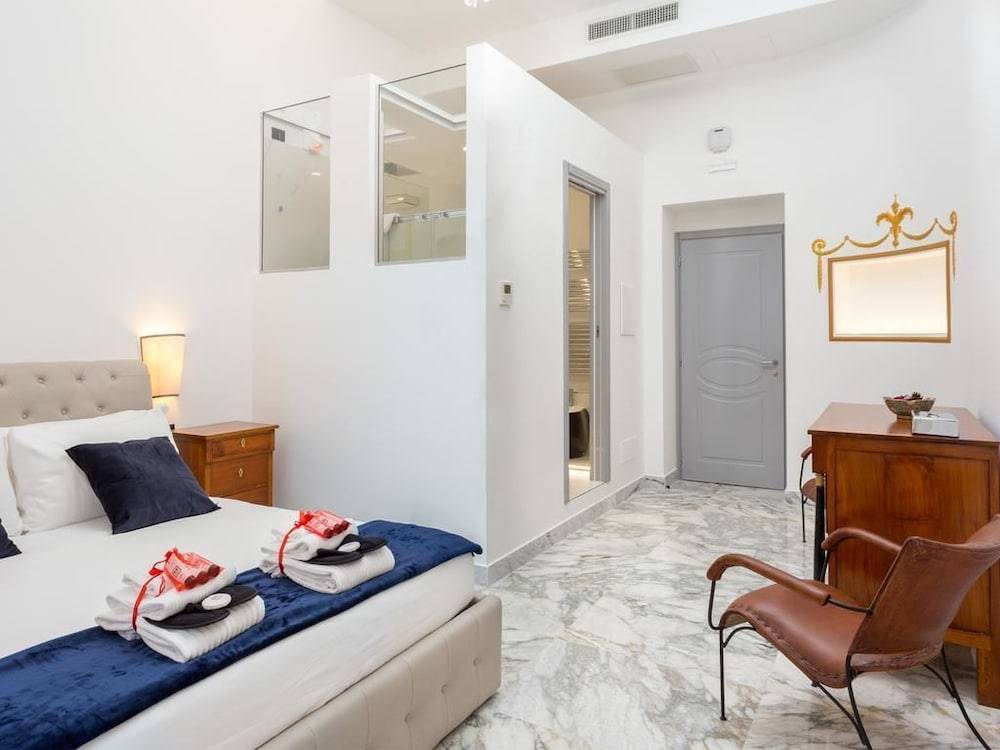 Queen Palace Suites 1