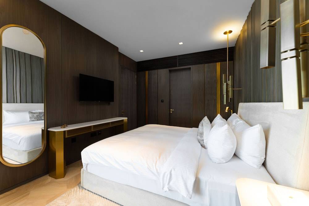 Maison Privee - Glamourous Apt with Sea Views at FIVE Palm 2