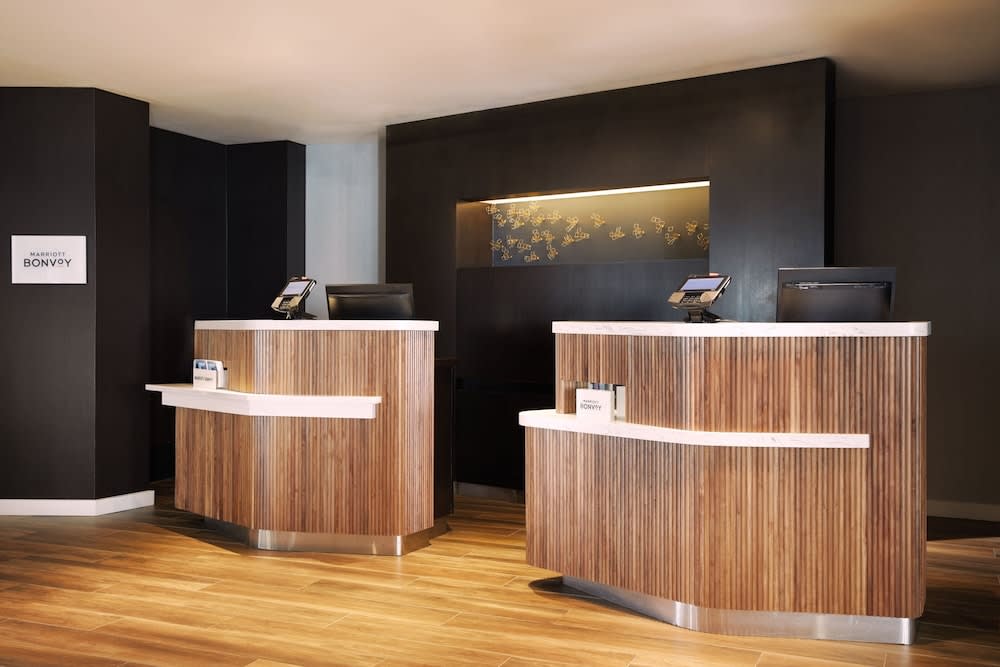 Courtyard by Marriott St. Louis Downtown West 2