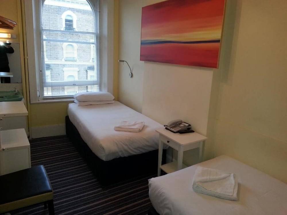 Manor Hotel 2