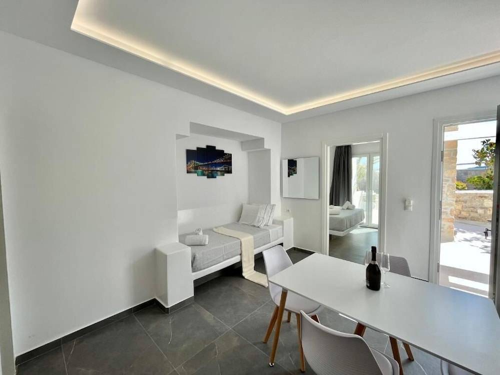 Crystal Suites 1