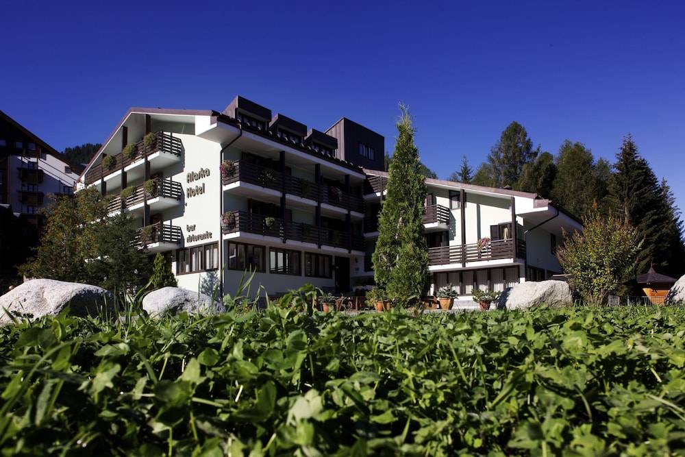 Hotel Alaska 1