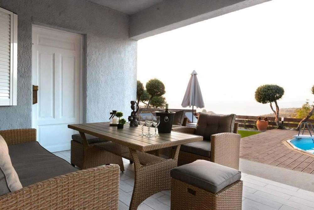 Sunset bliss villa in Karteros 2
