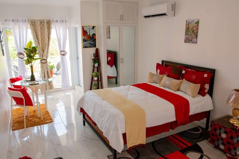 ROYAL TERRACE KING IV 2