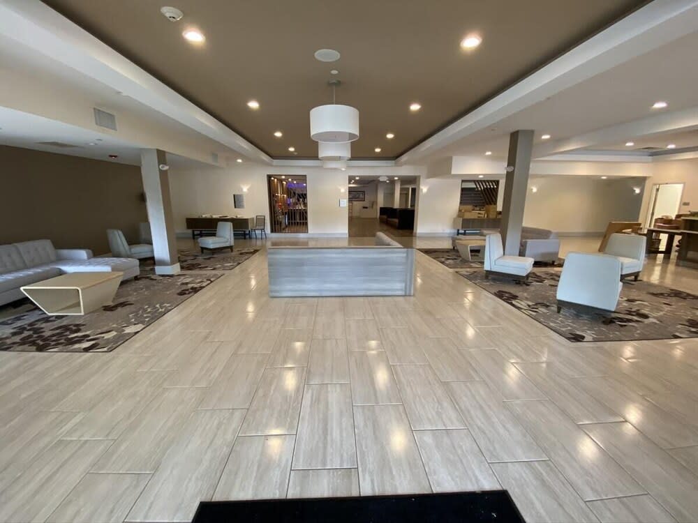 Delta Hotels by Marriott Chicago Willowbrook 2