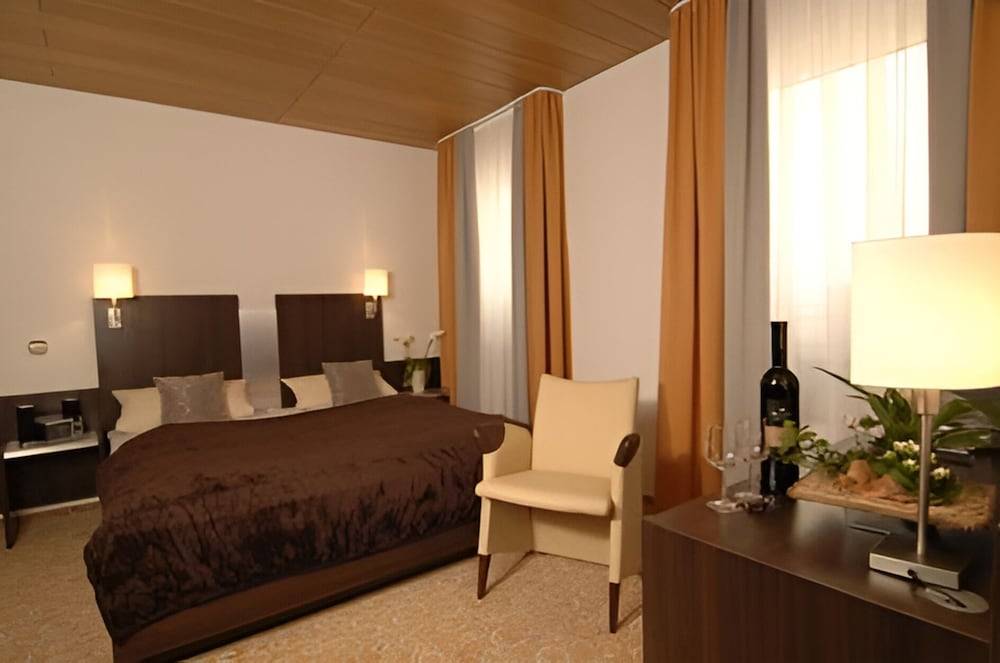 Adler Hotel Garni 1