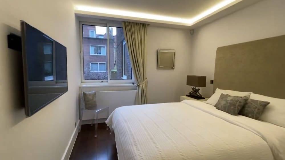 Two Bedroom Flat in Belgravia 2