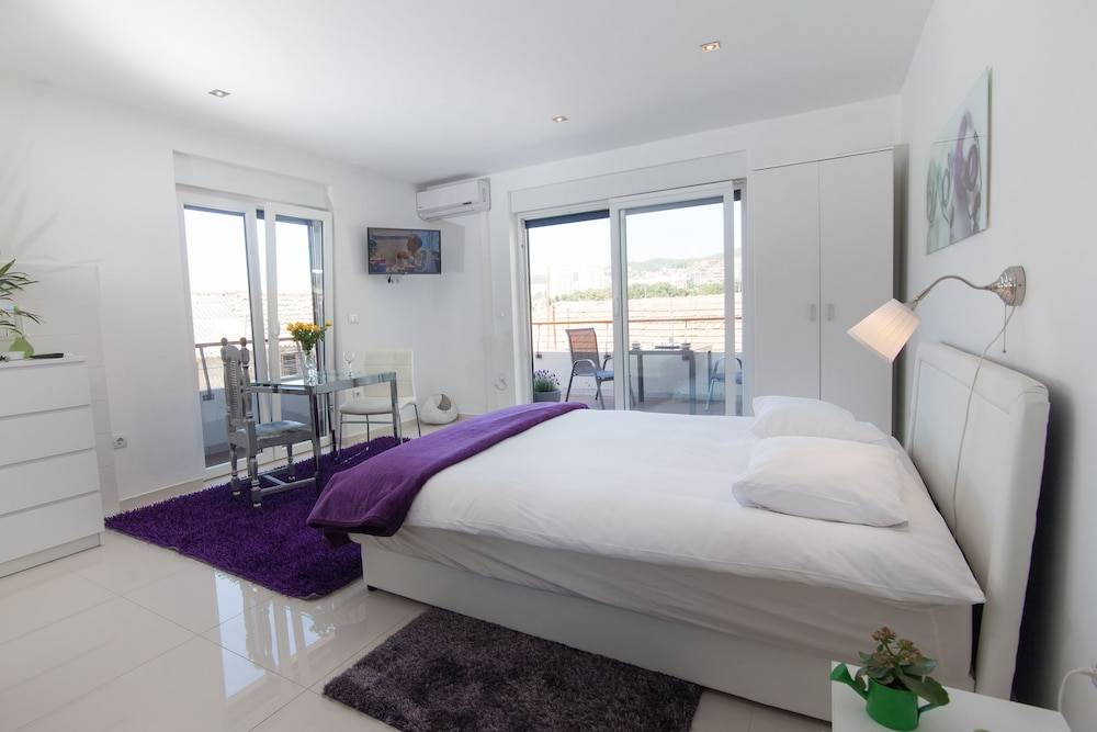 BASIC MANSION plus with swimming pool & free parking 2