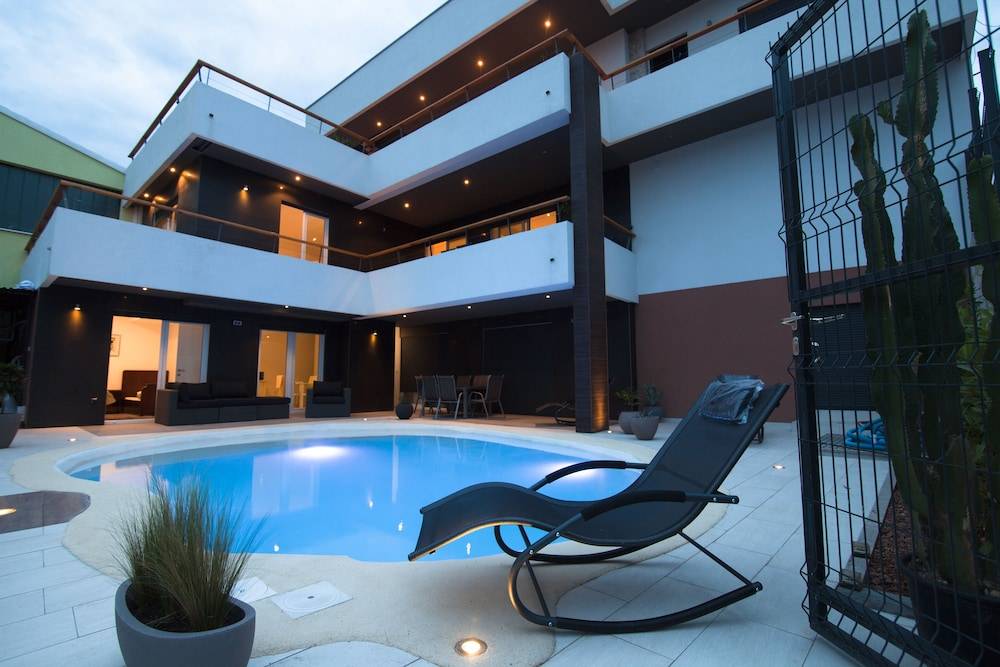 BASIC MANSION plus with swimming pool & free parking 1
