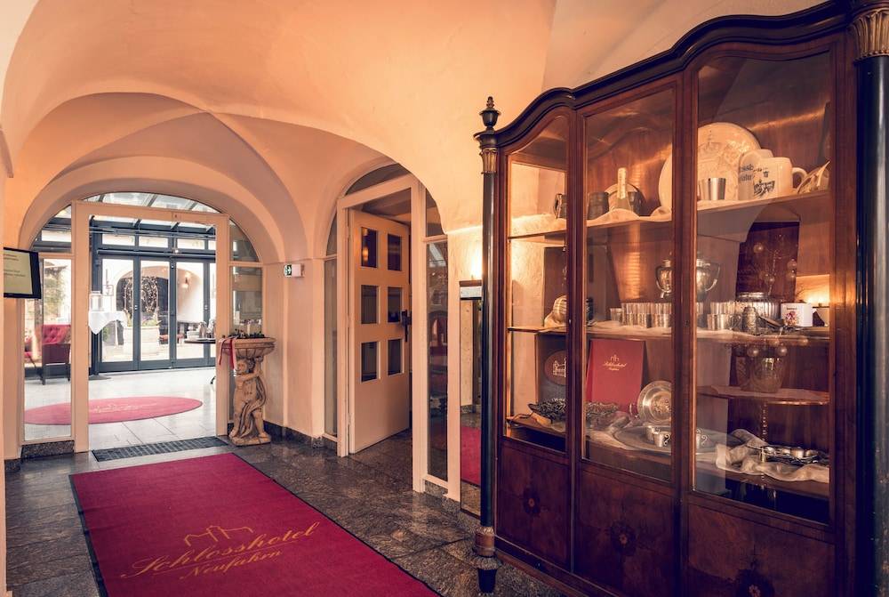 Schlosshotel Neufahrn 2