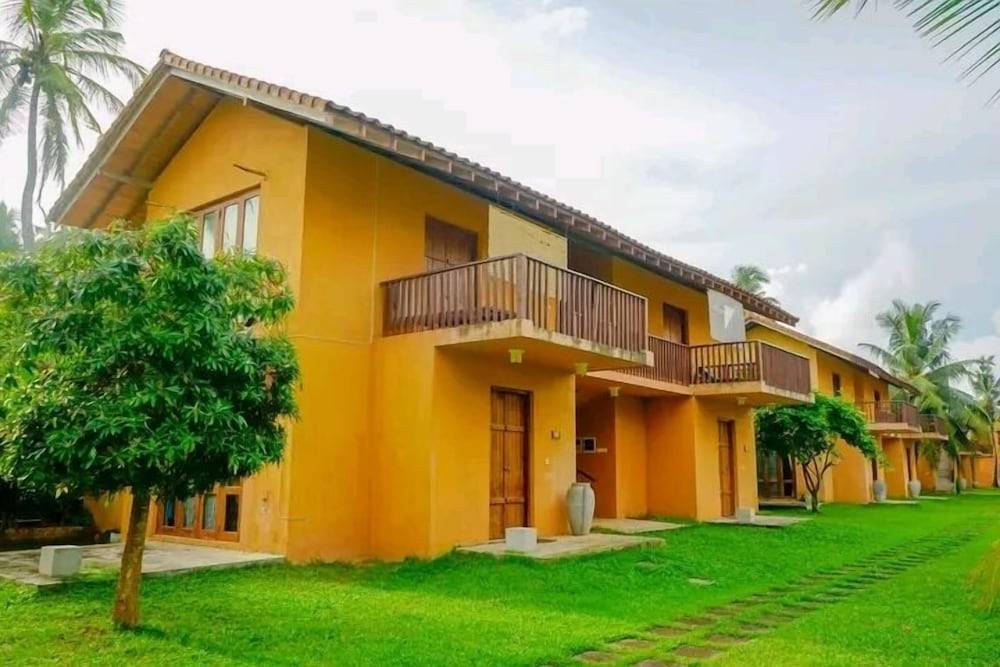 Muthumuni Beach Resort 1