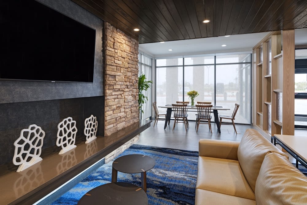 Fairfield by Marriott Inn & Suites Waller 2