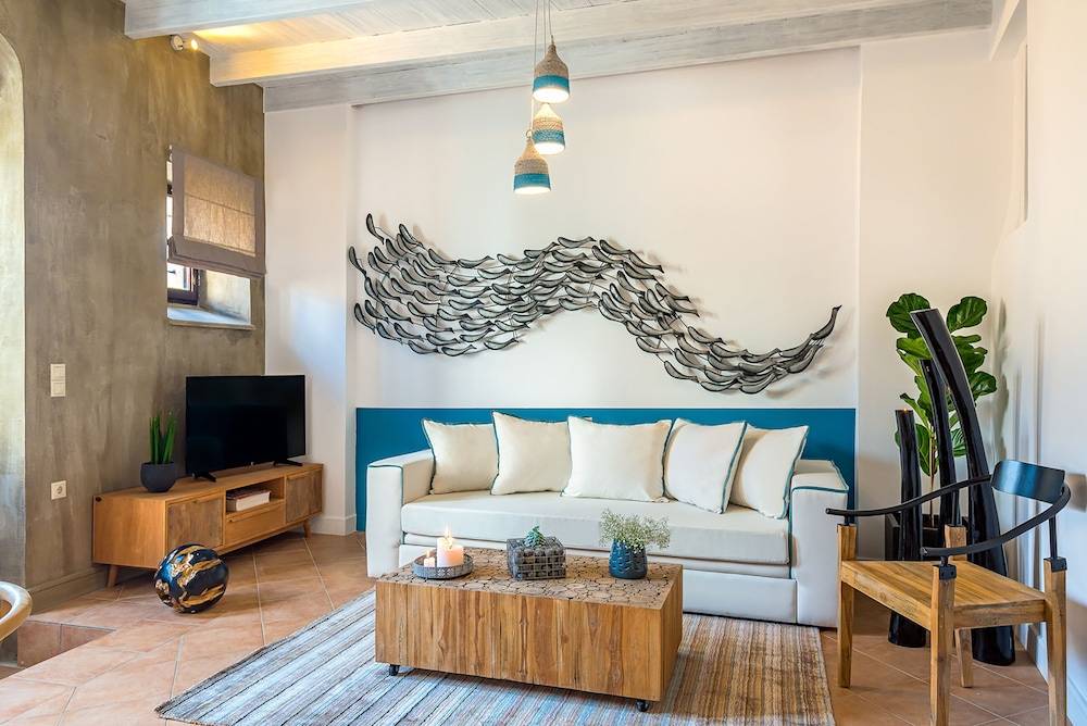 Lithinon Luxury Suites 1