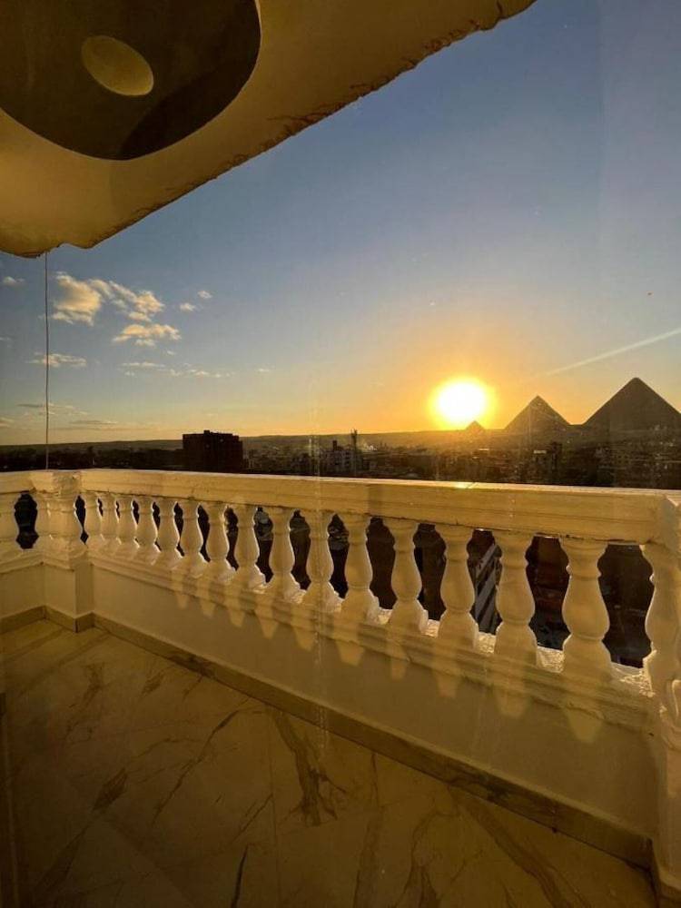 Heaven Pyramids View Apartment 1