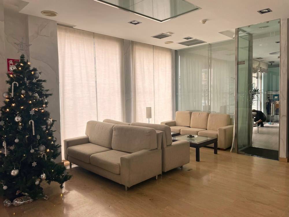 Hotel Puerta de Ocaña 1