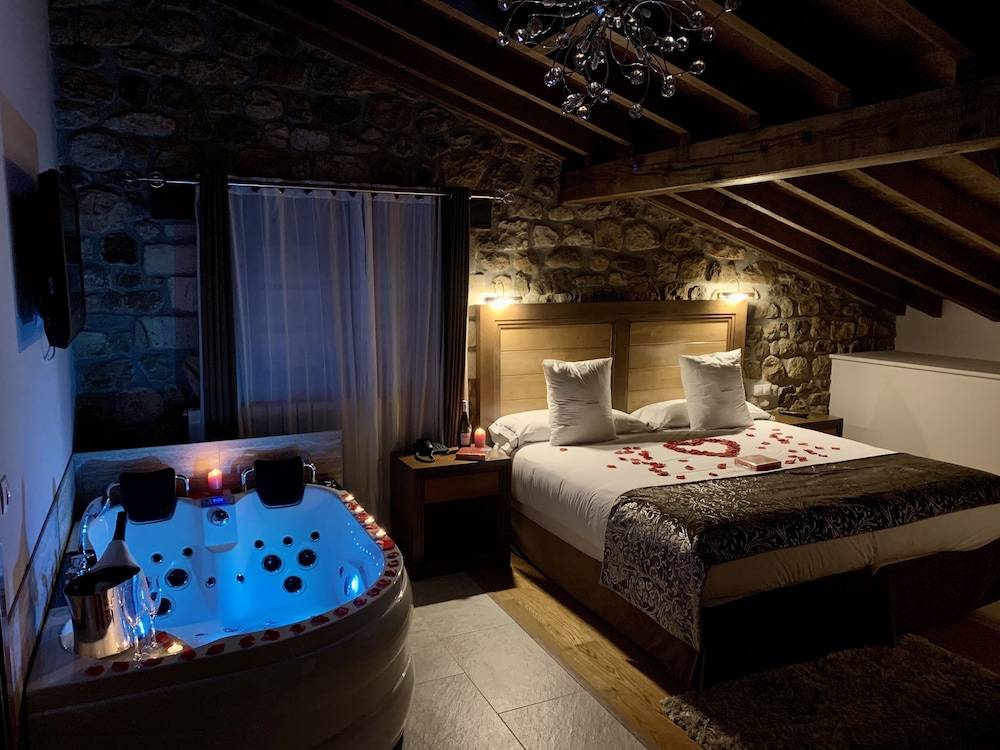 Akla Hotel Suites Valles Pasiegos 1