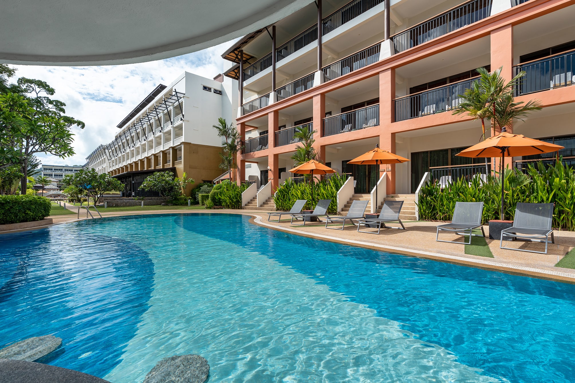 Kata Sea Breeze Resort - SHA Plus 2