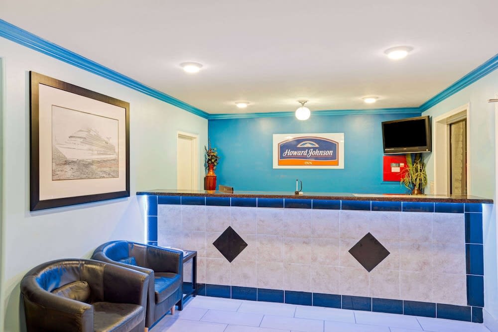 Howard Johnson by Wyndham Galveston 2