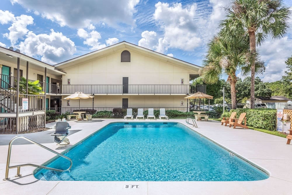Days Inn by Wyndham Lake Park/Valdosta 1
