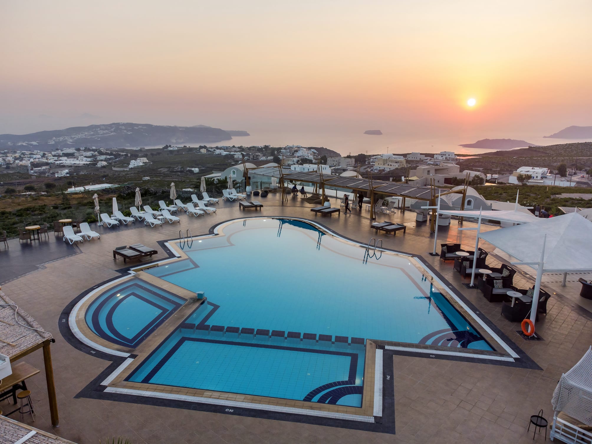 Smy Santorini Suites & Villas 1