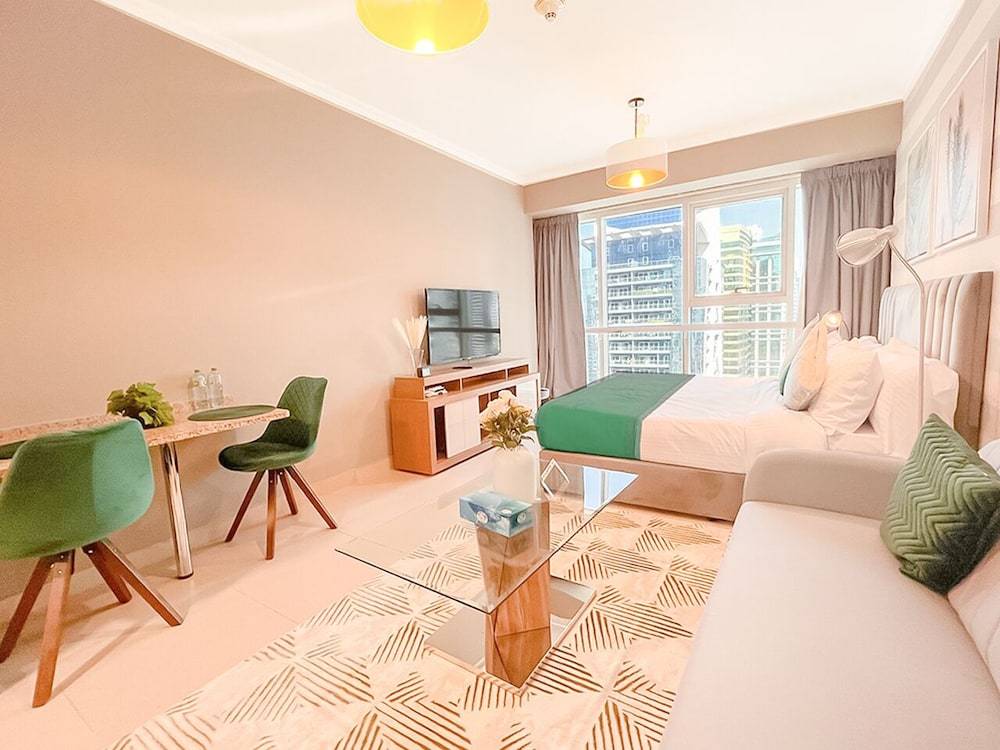 Cosmos Living Stylish Studio Near Metro 1