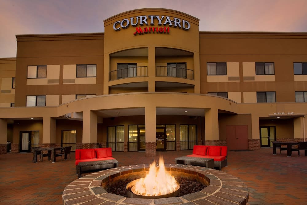 Courtyard by Marriott Waldorf 1