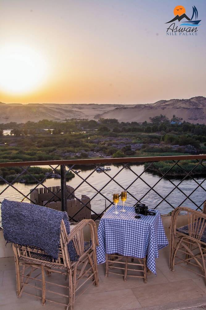 ASWAN NILE PALACE (swimming pool-rooftop-Nile view) 1