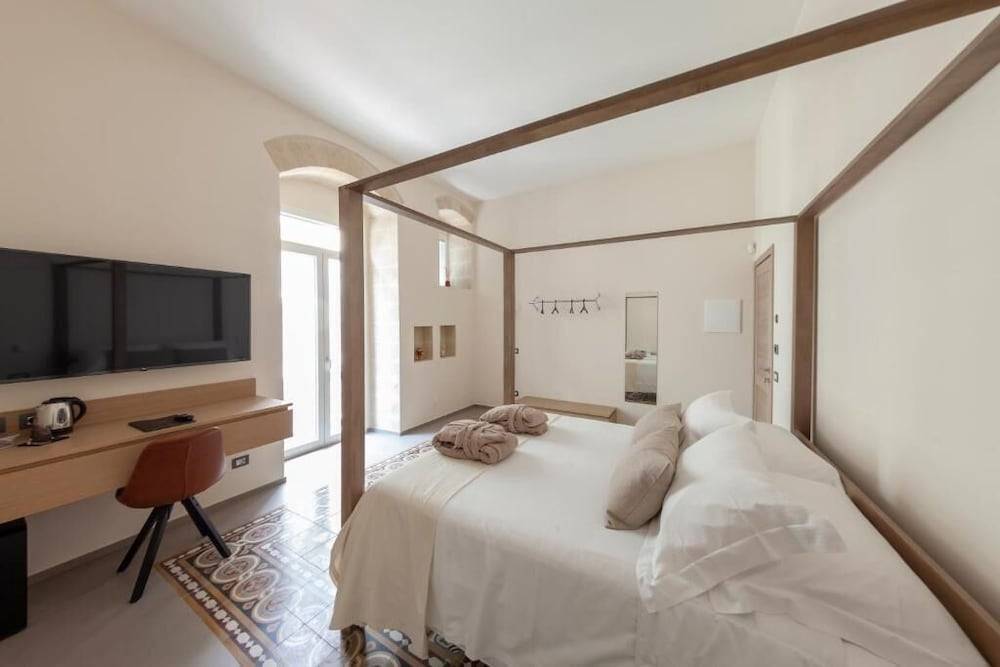 METEORON Luxury Rooms 1