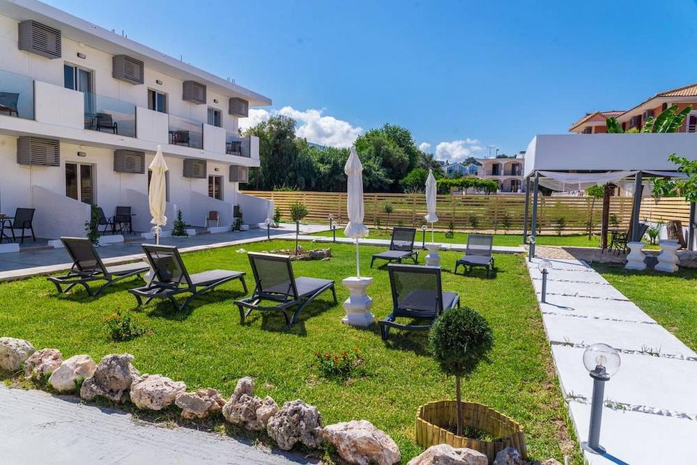 Rooms 48 by Zante Plaza 2
